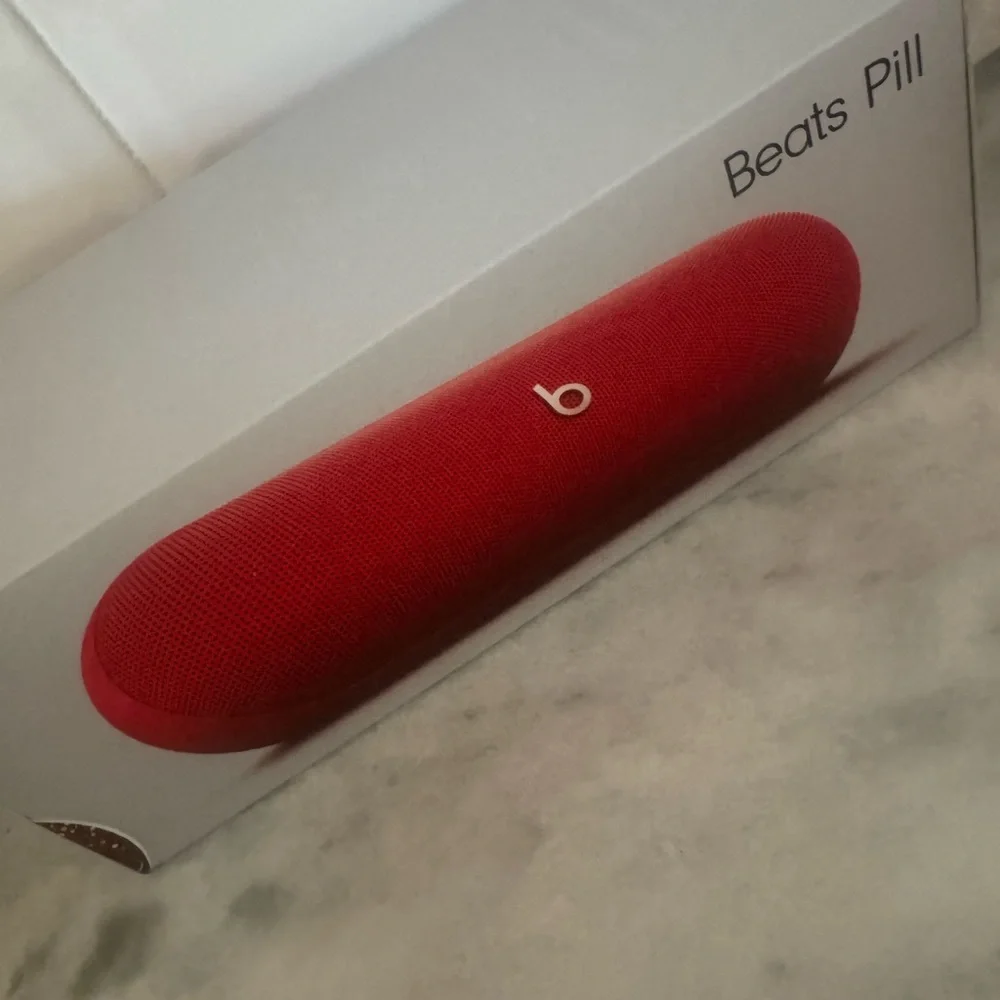 Beats by Dre Pill Speaker - Vibrant Red - Picture 1 of 6